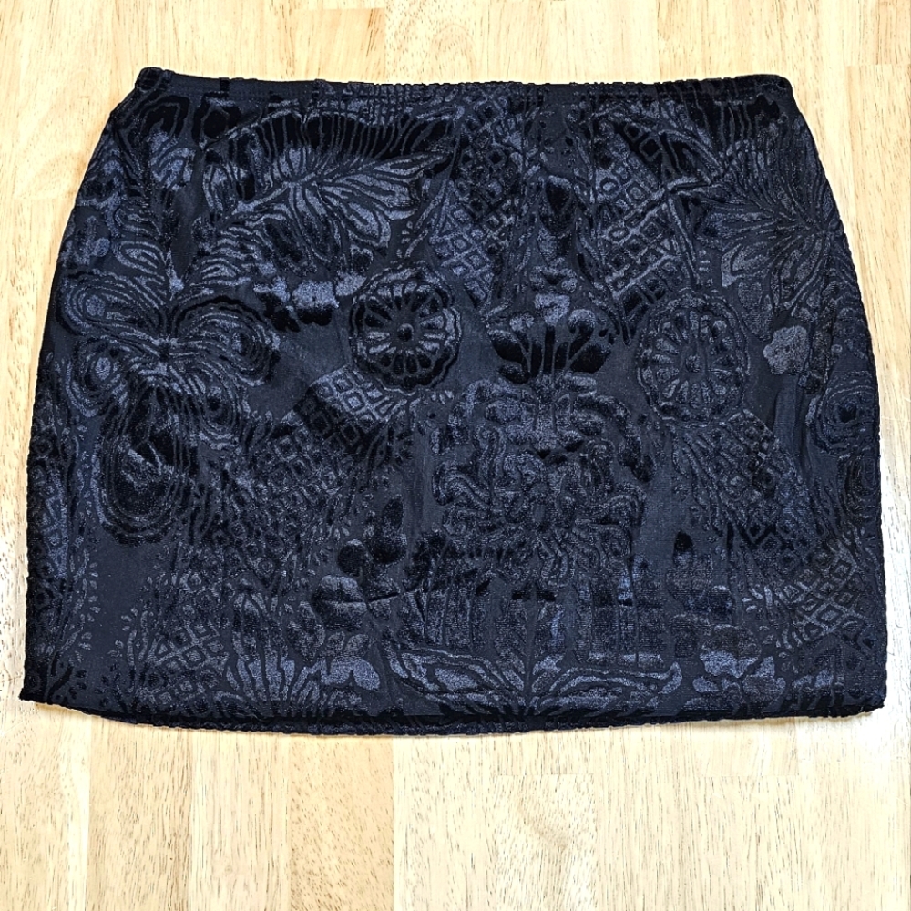 New✨️Black Velvet Mini Skirt